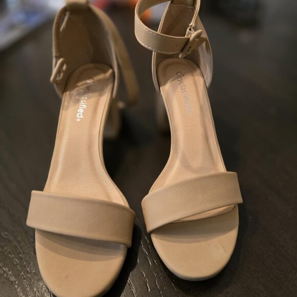 Strappy 8M sandal with chunky heel - Cityclassified cream color new never worn - Picture 4 of 5